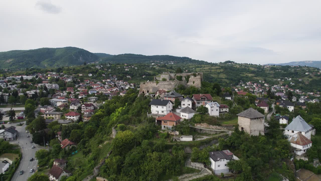보스니아의 자이체 시타델 (jajce citadel) 은 오르젠 산과 함께 도에 둘러싸인 도시 요새입니다.