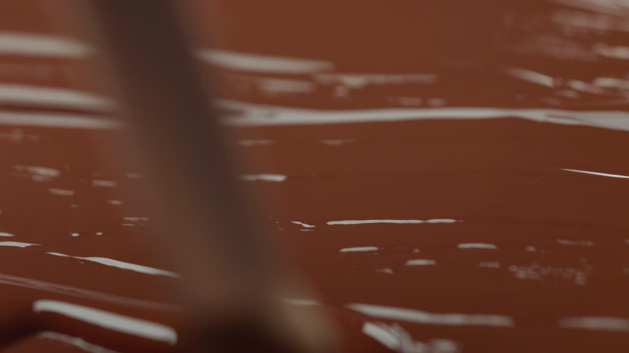 líquido de primer plano, pincel y cimentación para maquillaje