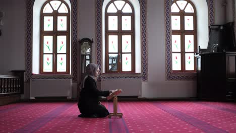Lectura-Del-Corán-En-La-Mezquita