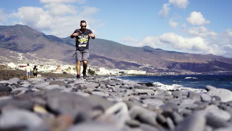 Sassy-Elegante-Mochila-Viajero-De-Paso-En-La-Isla-De-Tenerife