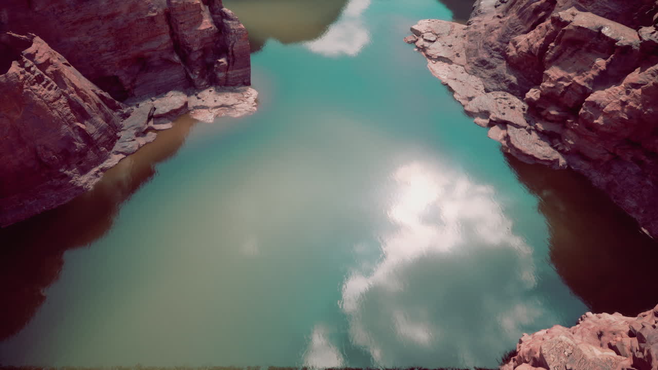 vista aérea de un cañón con un río