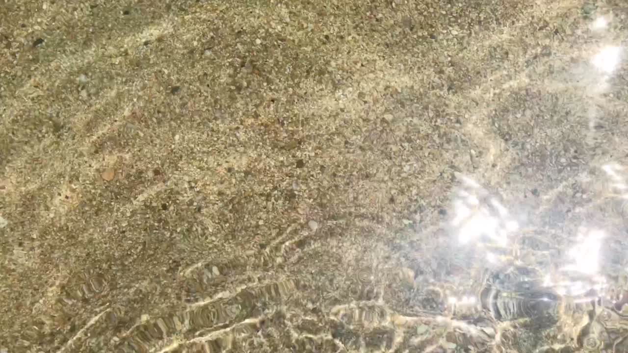 크리스탈 은 무색 물 물결