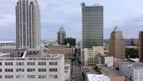 Close-up-view-of-downtown-Mobile,-Alabama-with-drone-video-moving-up