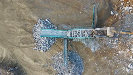 the tracked incline screener: separating rock, sand, and gravel at a mining quarry in germany