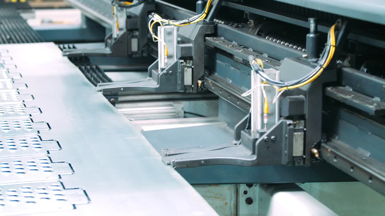 Special robotic technology with clips moving steel sheet along conveyor line