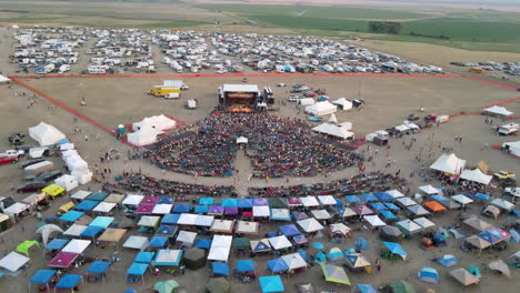 marquee and tents selling hot food and drinks at an outdoor live country music festival