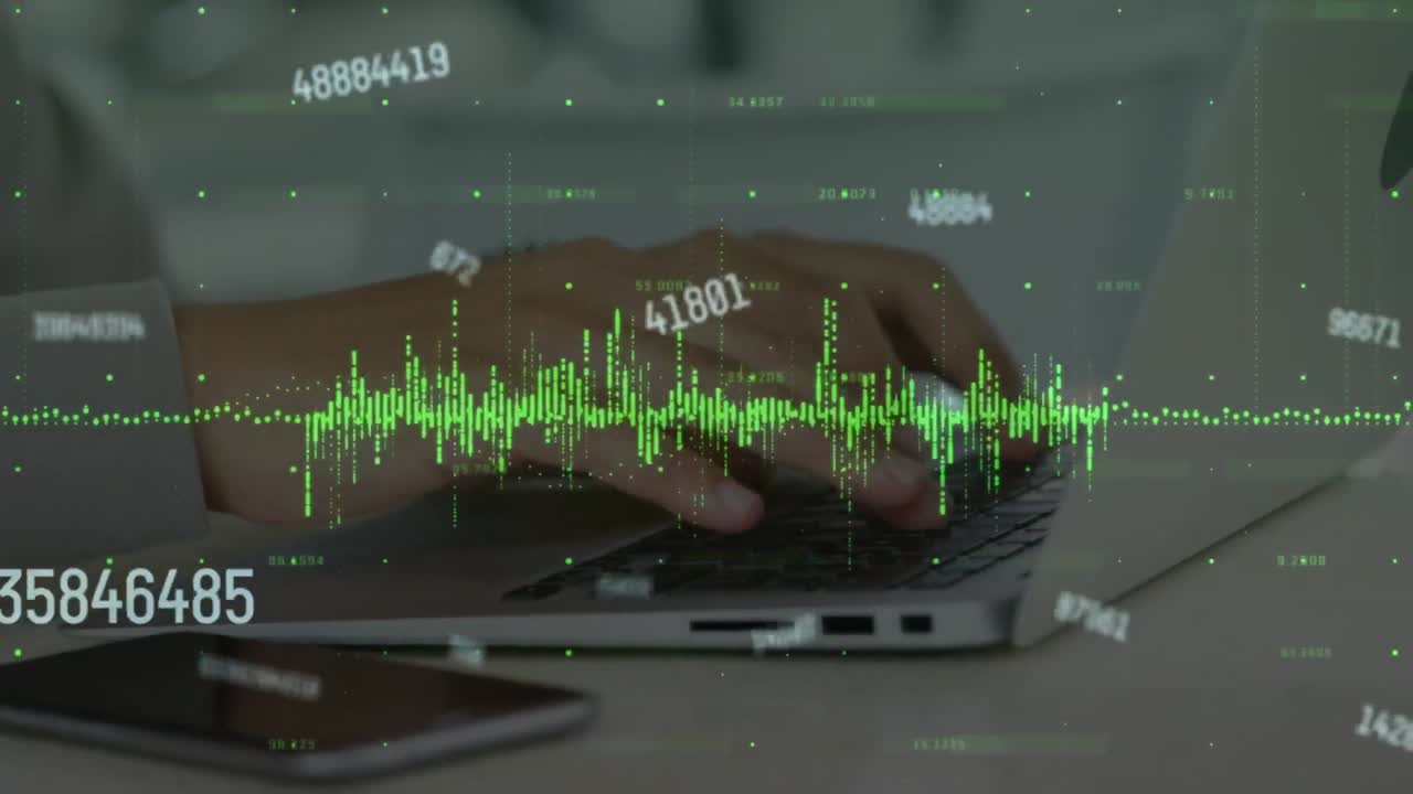 여러 개의 변화하는 숫자의 애니메이션, 노트북을 사용하여 사람의 중간 섹션에 대한 데이터 처리