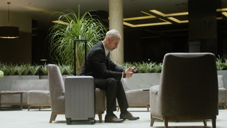 Man-leaving-the-hotel-hallway