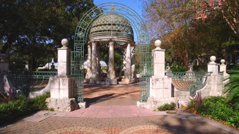 establishing shot of beautiful park area in the houston museum district