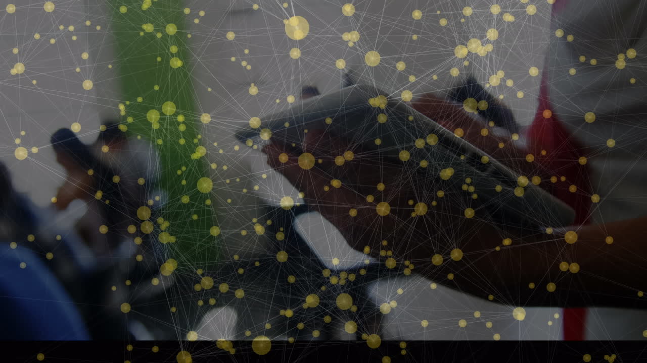 animación de la red de conexiones sobre la persona que utiliza la tableta en el aula