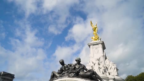 victoria memorial in london