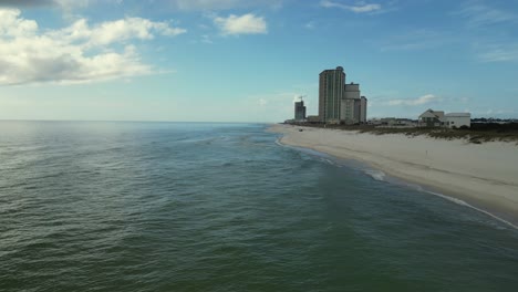 Vista-Aérea-De-La-Playa-En-Orange-Beach,-Alabama