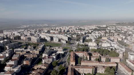 Toma-Panorámica-Amplia-De-Izquierda-A-Derecha-De-Matera,-Paisaje-Urbano-De-Italia