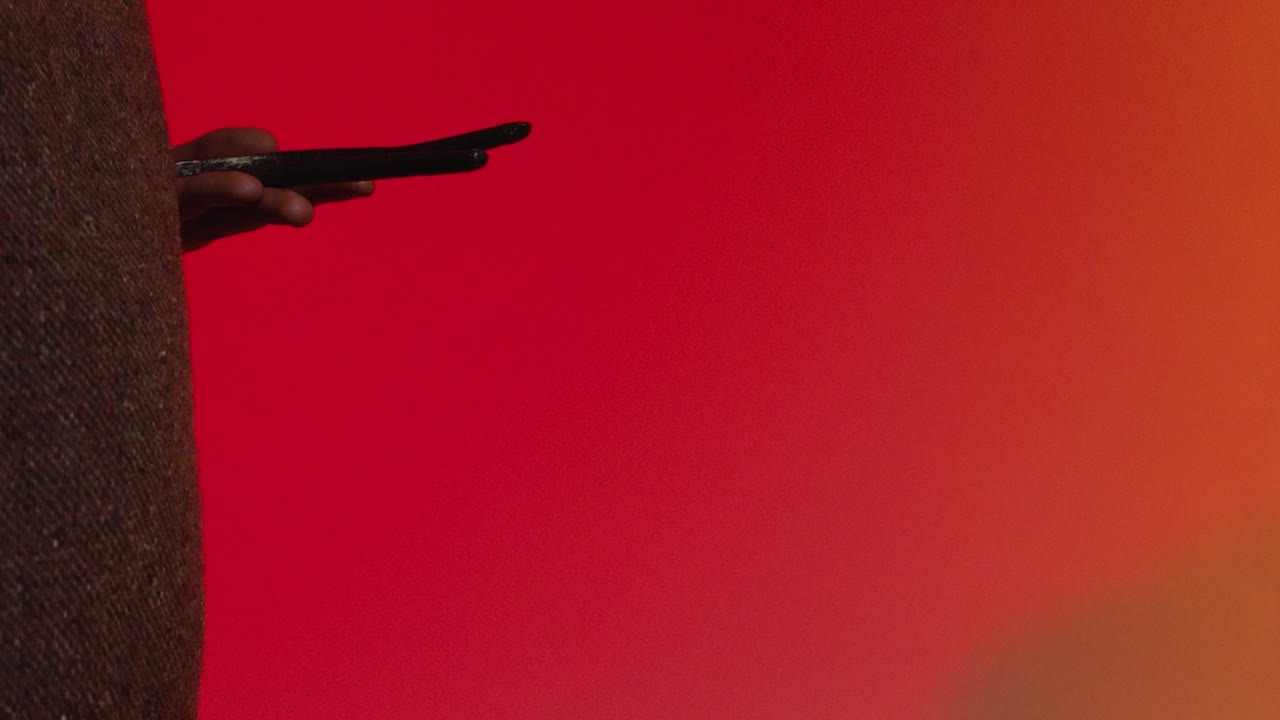 도구를 교환하는 손