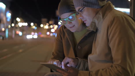 Man-and-woman-with-tablet-PC-at-tram-stop