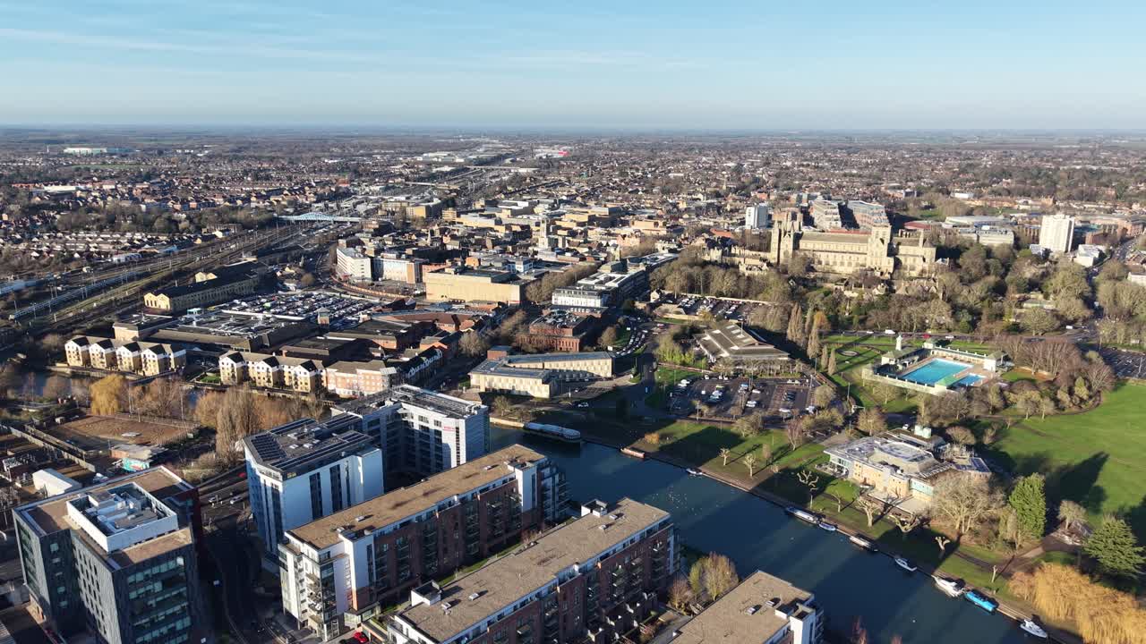 Peterborough Cambridgeshire Regno Unito: case e strade ad angolo elevato