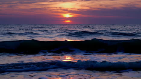 stunning sunrise/sunset over the ocean