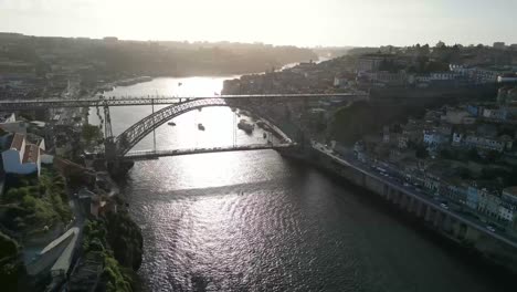 Drohnenaufnahme-Der-Brücke-In-Porto-Portugal-Bei-Sonnenuntergang