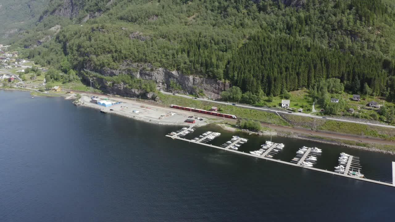 staghelle 역 노르웨이 유럽에 도착하는 여객 열차