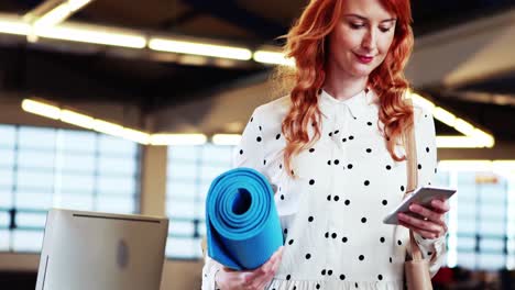 Businesswoman-text-messaging-on-mobile-phone