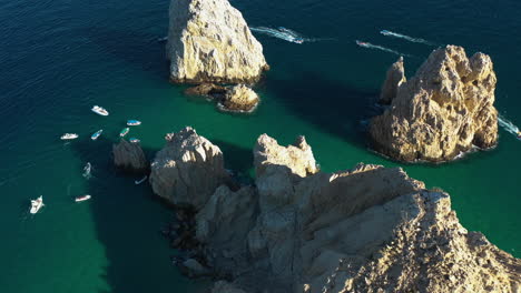 luftansicht rund um boote am el arco de cabo san lucas, im sonnigen mexiko