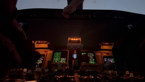 impresionante vista de la parte inferior de la cabina de un jet justo después de la fase de despegue