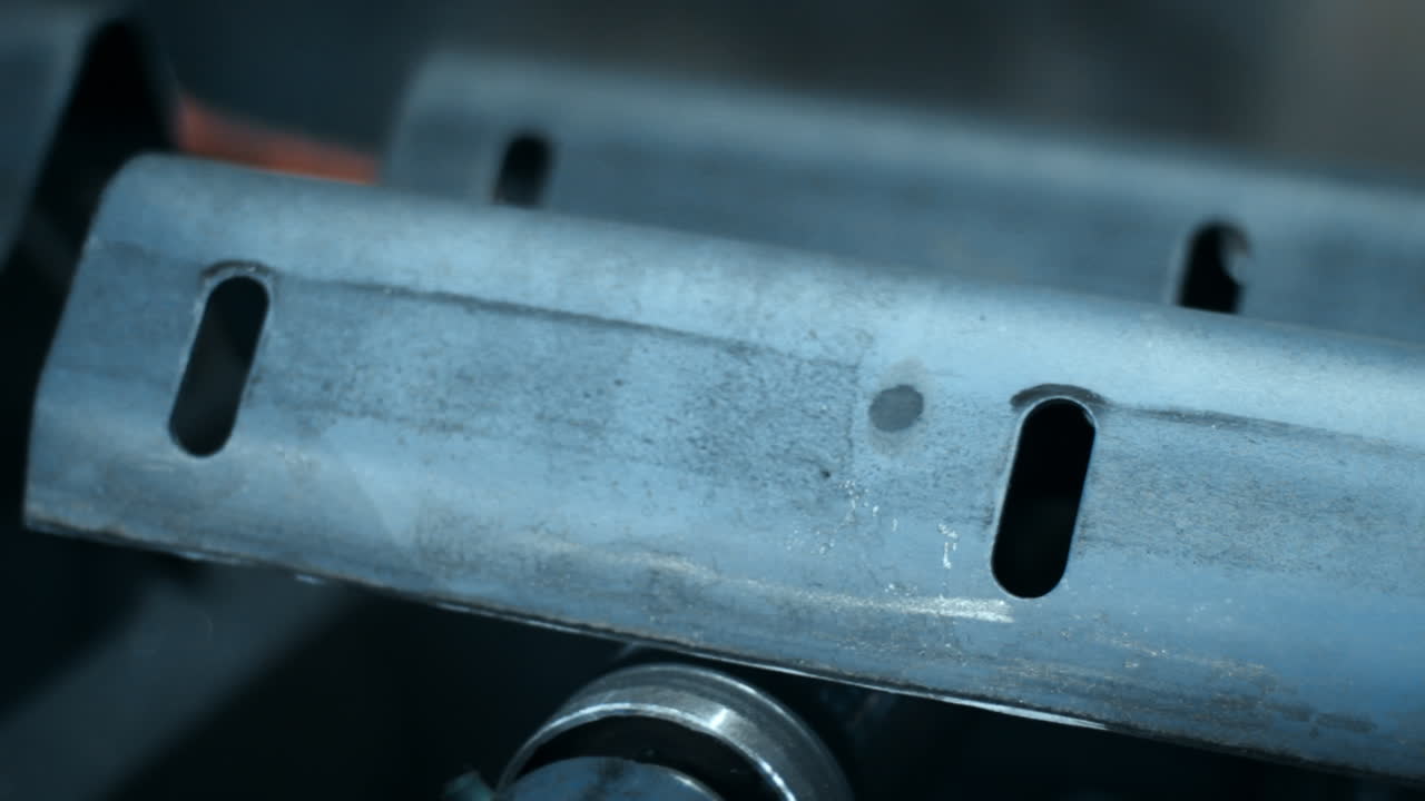 금속 프로파일 형성을 위한 콜드 롤딩 기술. 자동 구부림 기계