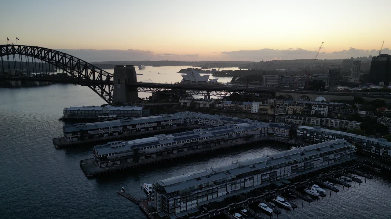 시드니 의 바위 에 있는 여러 기지 들