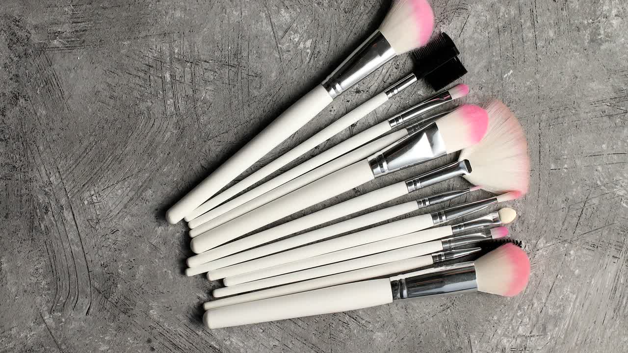 Composition of makeup brushes