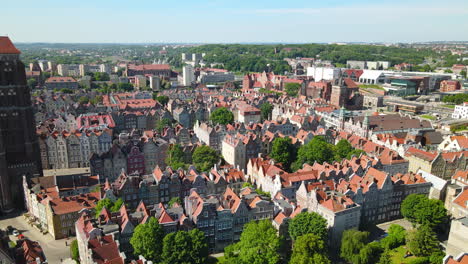 Toma-Aérea-Del-Casco-Antiguo-De-Gdansk