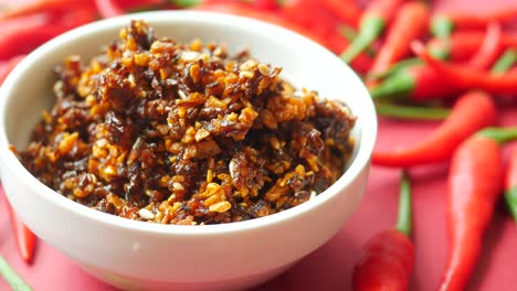 Chili-and-garlic-flakes-in-a-container-made-with-coconut-oil