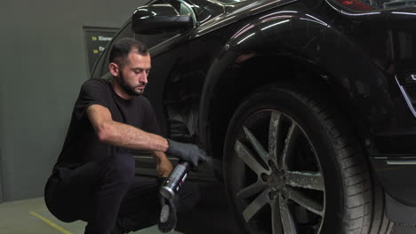 car detailing: cleaning wheels and tires