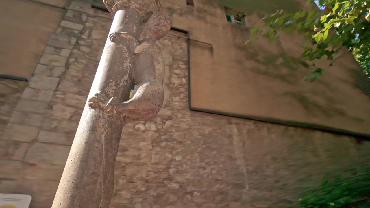 Lendária estátua de pedra Cul de la Lleona em Girona