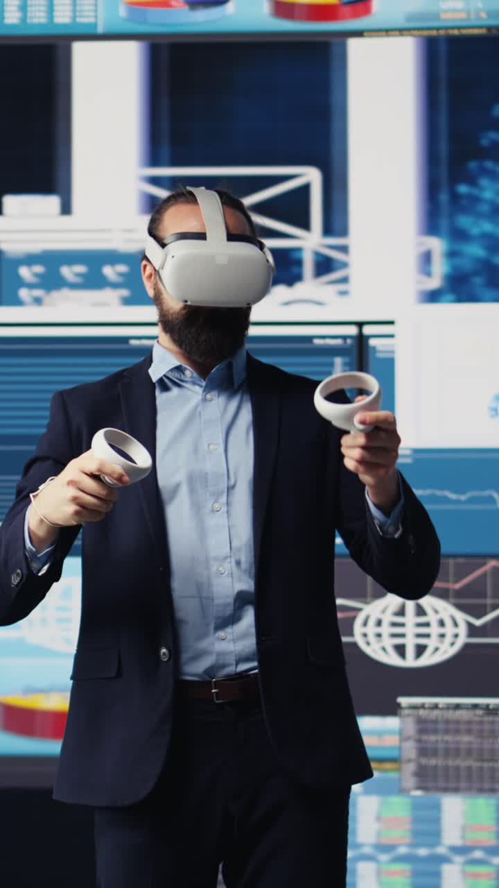 Video verticale: Leader effettua pianificazione basata sui dati con un set di dispositivi VR per una strategia di successo.