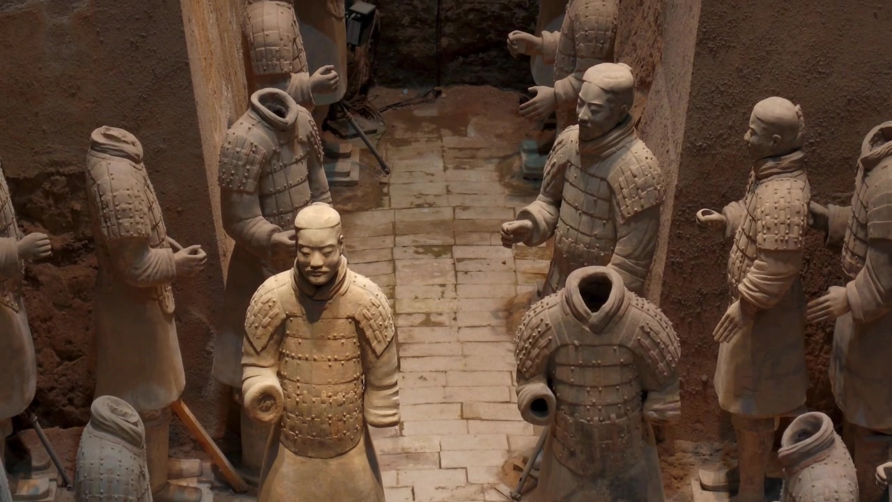 Tentara Terakota Qin Shi Huang, patung prajurit tanah liat kuno di Xi'an, Tiongkok, peninggalan sejarah terkenal di dunia