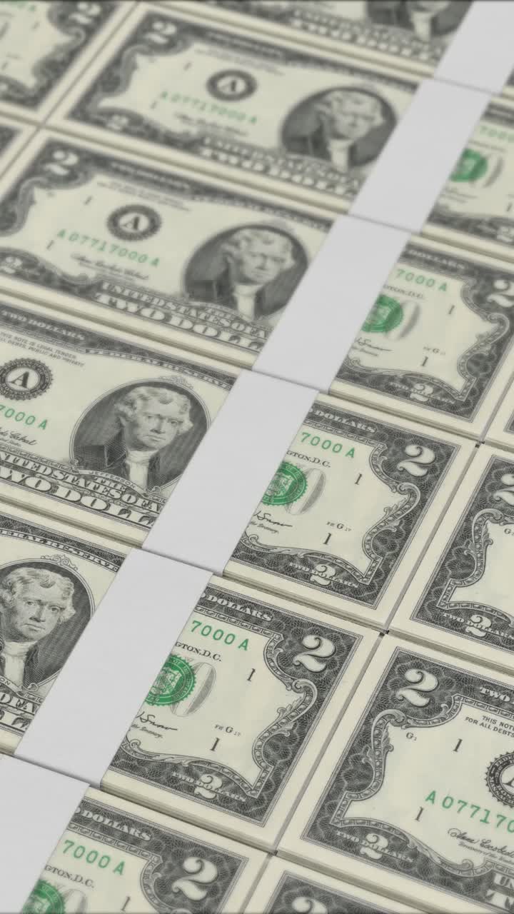 video vertical de billetes de 2 dólares impresos por una prensa de dinero