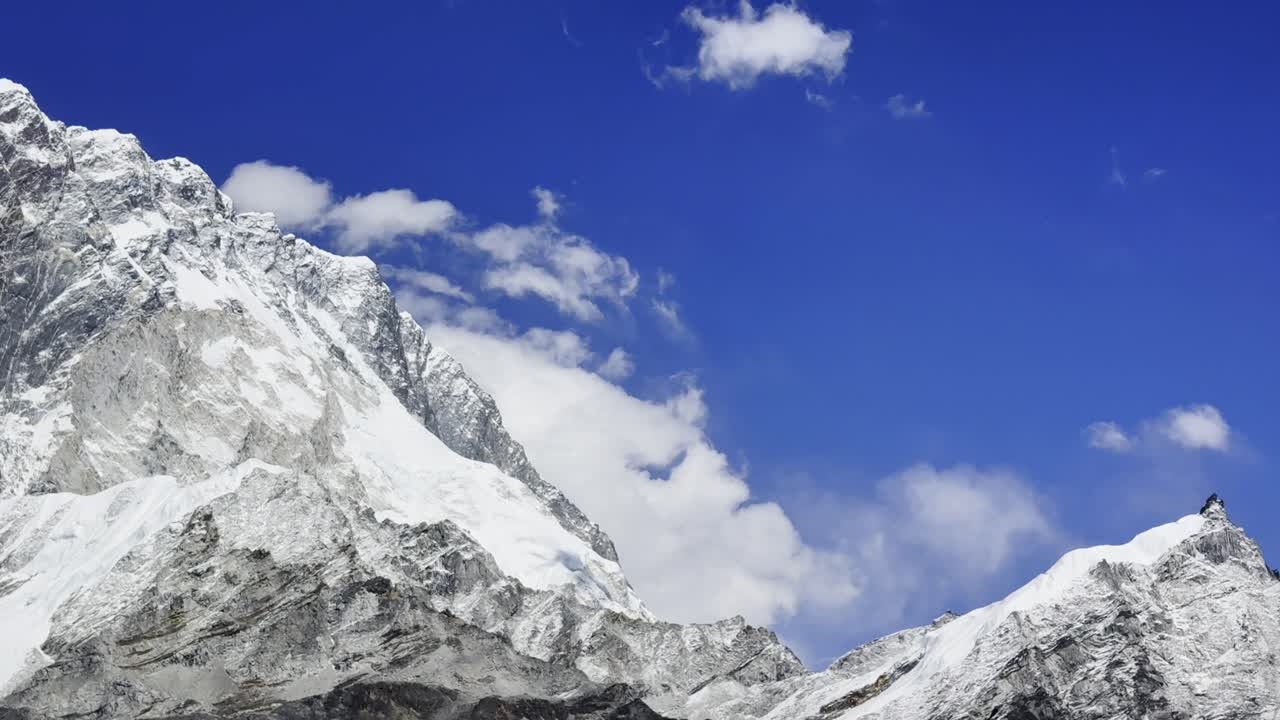 Breathtaking view of the snow-capped Himalayan range seen along the iconic Everest Base Camp trekking route in Nepal.