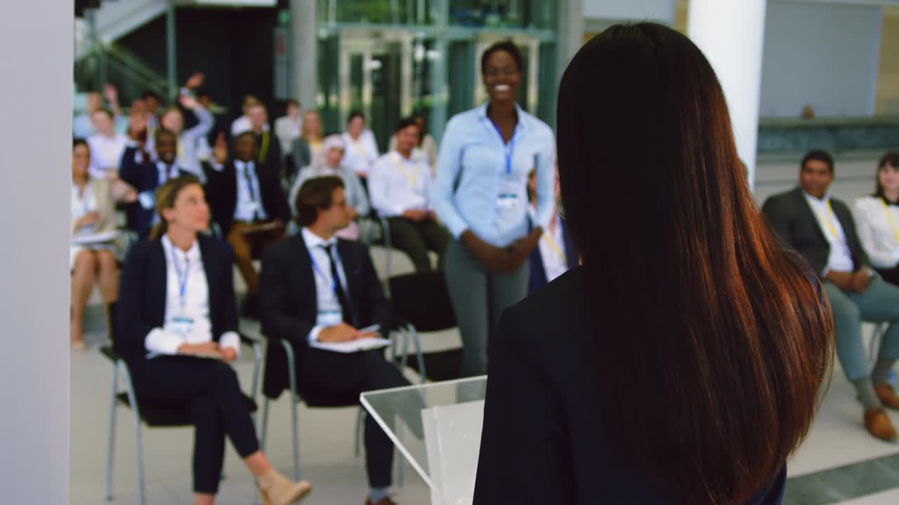 Female speaker speaks in a business seminar 4k