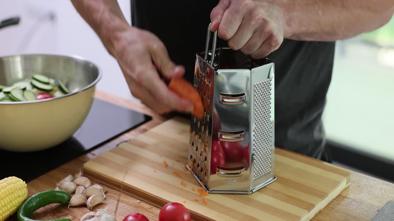 Preparing vegetables with a grater