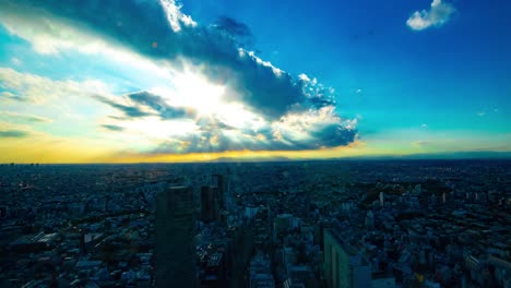 un time-lapse del paisaje urbano panorámico en tokio de alto ángulo amplia toma