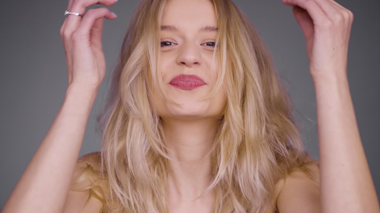 портрет счастливой женщины