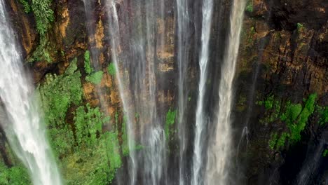 Vista-Desde-Arriba,-Impresionantes-Imágenes-Aéreas-De-Las-Cataratas-Tumpak-Sewu-Coban-Sewu