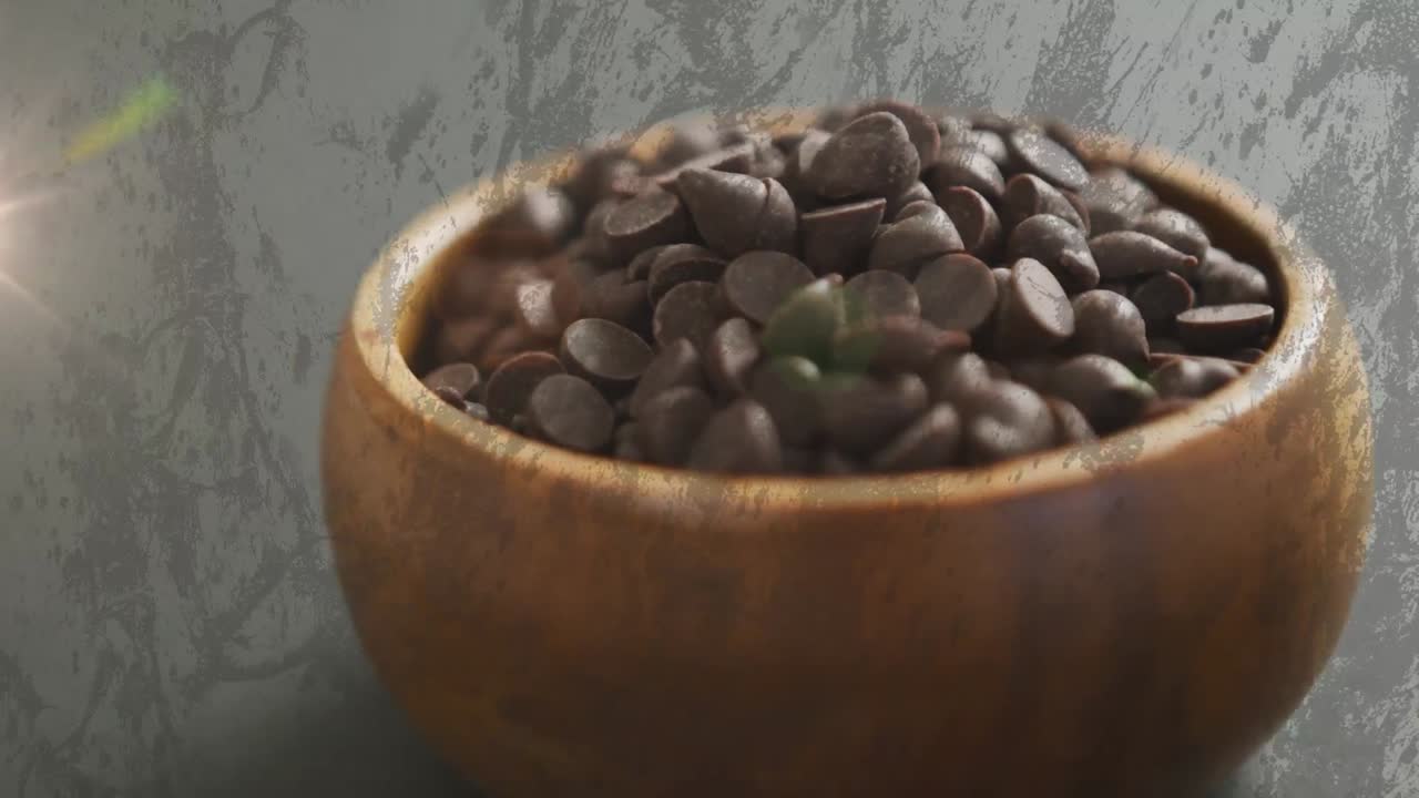 Animazione di luce su cioccolatini croccanti in una ciotola su sfondo grigio