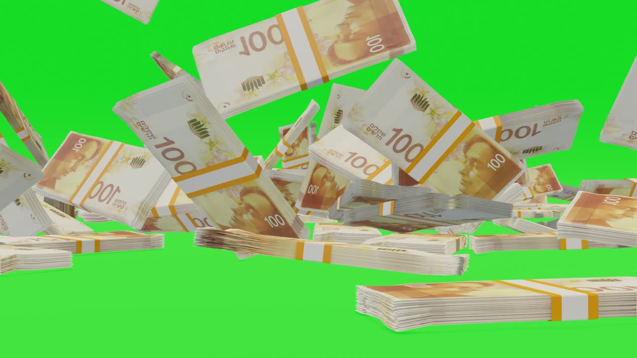 Viele Geldbündel fallen auf Chromakey-Hintergrund. 100 israelische Schekel-Banknoten. Geldstapel.