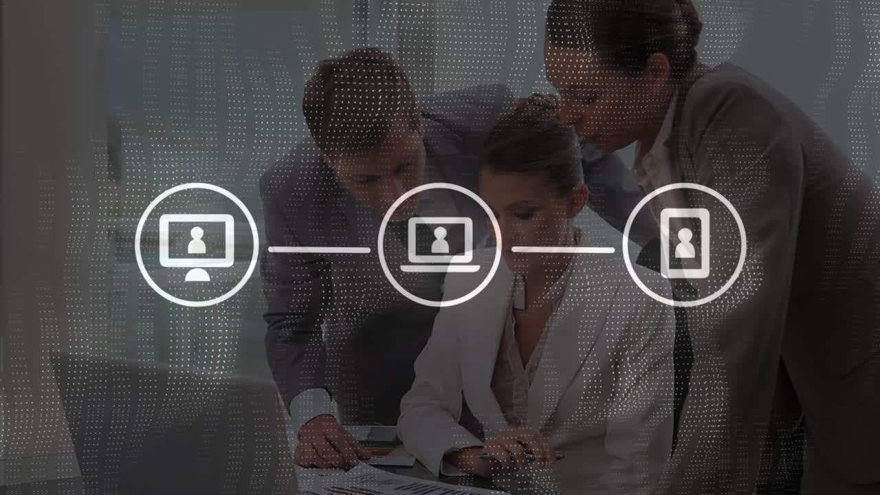 animación de iconos inalámbricos en el diagrama de flujo sobre compañeros de trabajo caucásicos discutiendo sobre la computadora portátil en la oficina