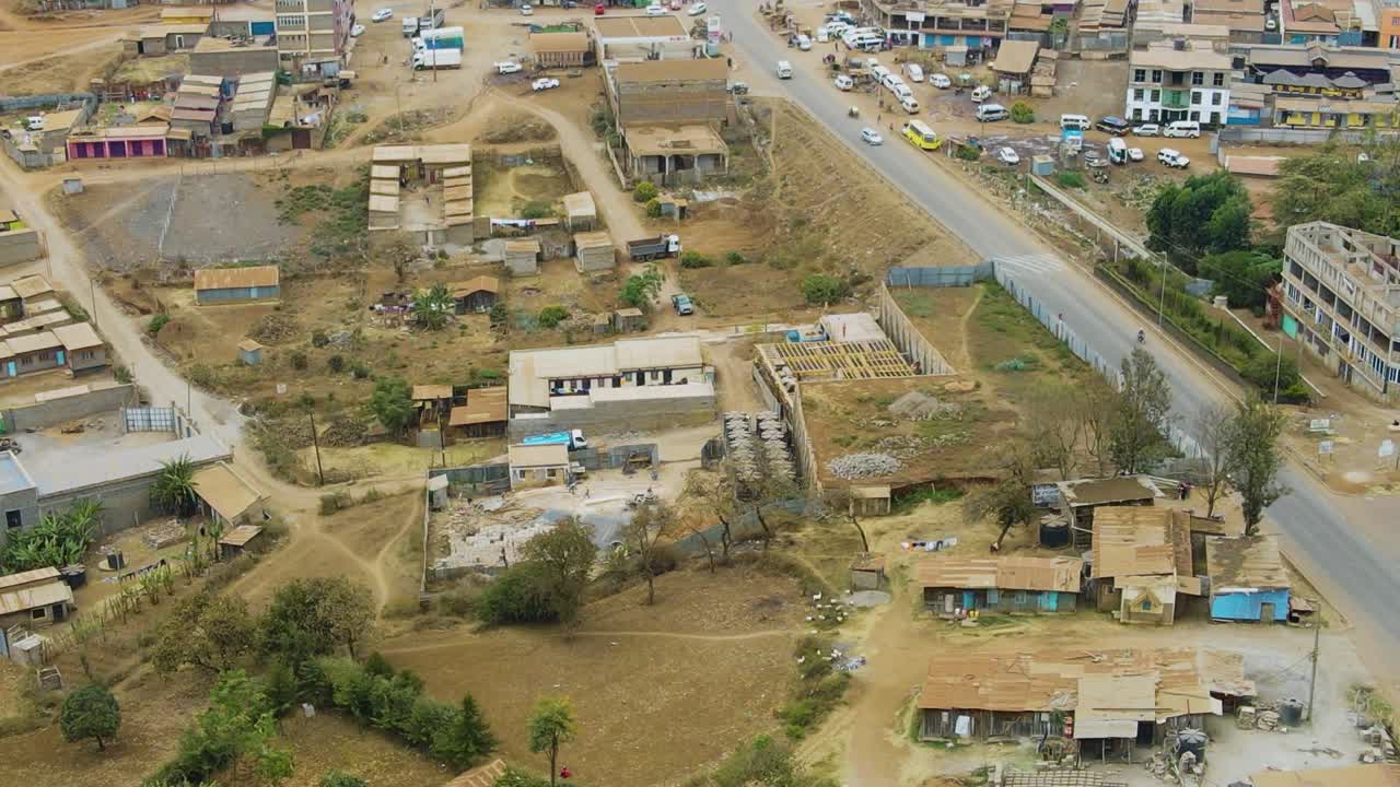 케냐의 나이로비 교외의 빈민촌인 로이토토크 (loytoktok) 의 조류의 공중 풍경