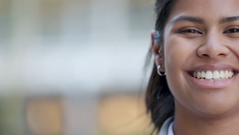 Closeup-face-portrait-of-a-happy-woman-smiling