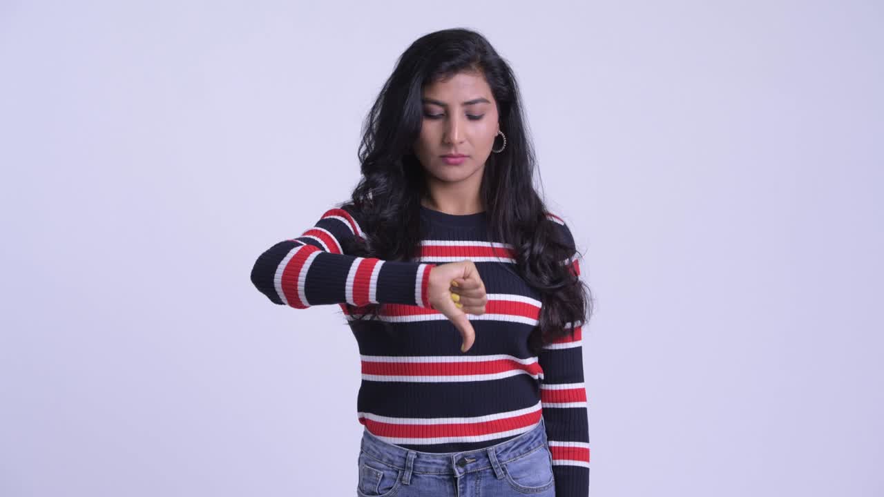 joven y hermosa mujer india