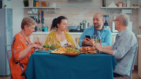 Man-using-phone-during-dinner