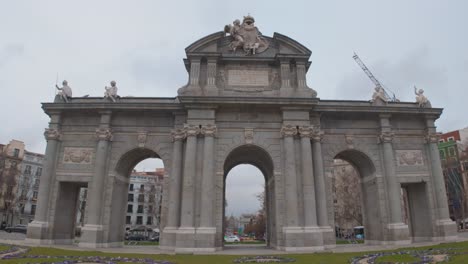 Dolly-tracking-shot-of-Puerta-de-Alcala-in-Madrid,-Spain